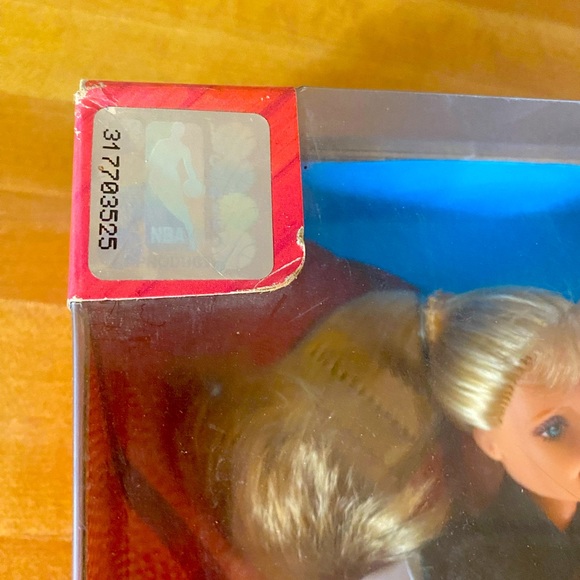 NBA 1998 San Antonio SPURS Barbie Mattel AuthenticVintage Fiesta Logo New In Box - Picture 3 of 4